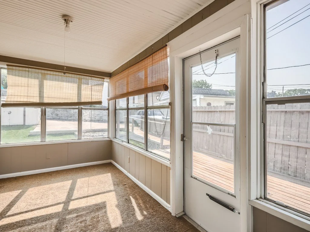 24 Sunroom.jpg
