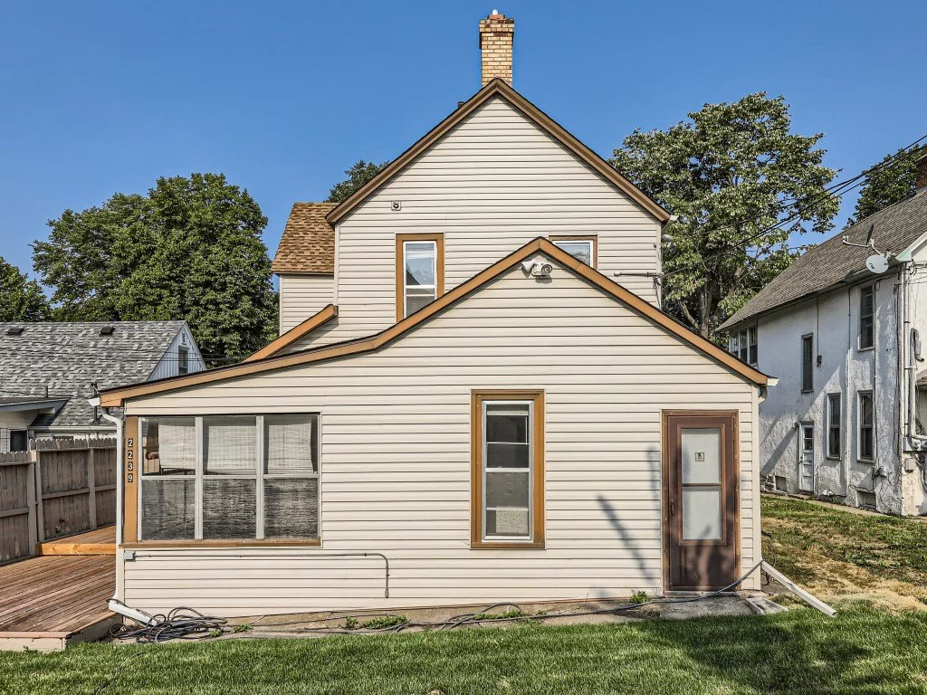 27 Exterior Rear.jpg