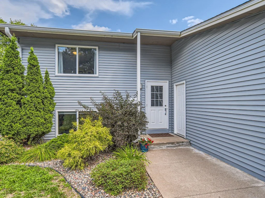 03 Exterior Front Entry.jpg