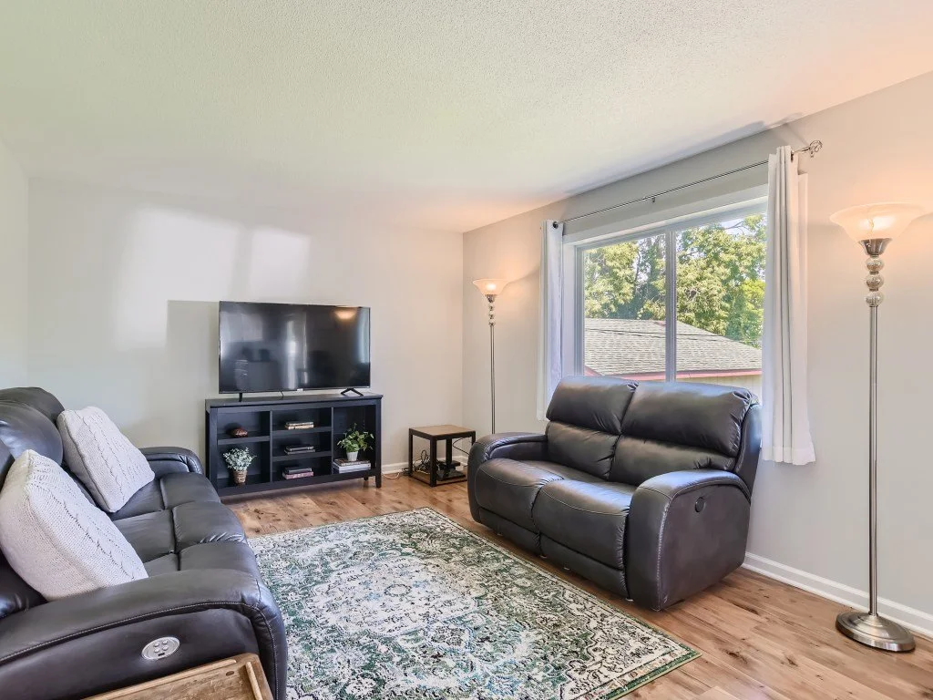 05 Living Room.jpg