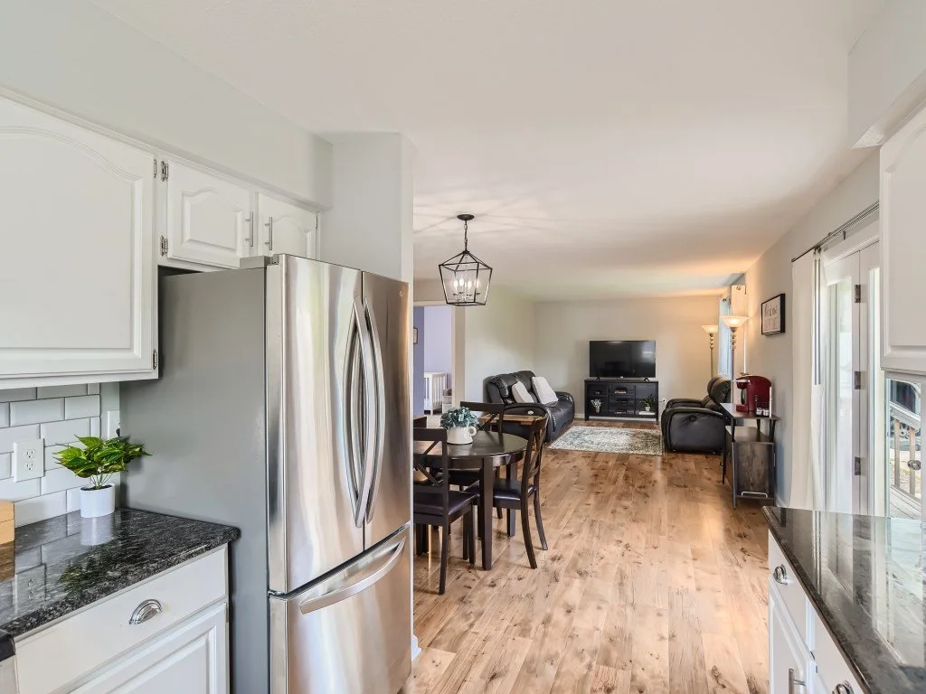15 Kitchen.jpg