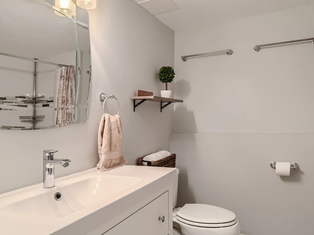 33 Lower Level Bathroom.jpg