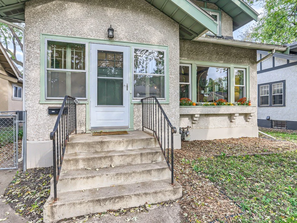 06 Exterior Front Entry.jpg
