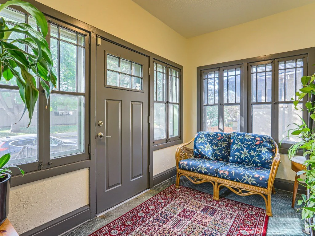 07 Front Porch.jpg