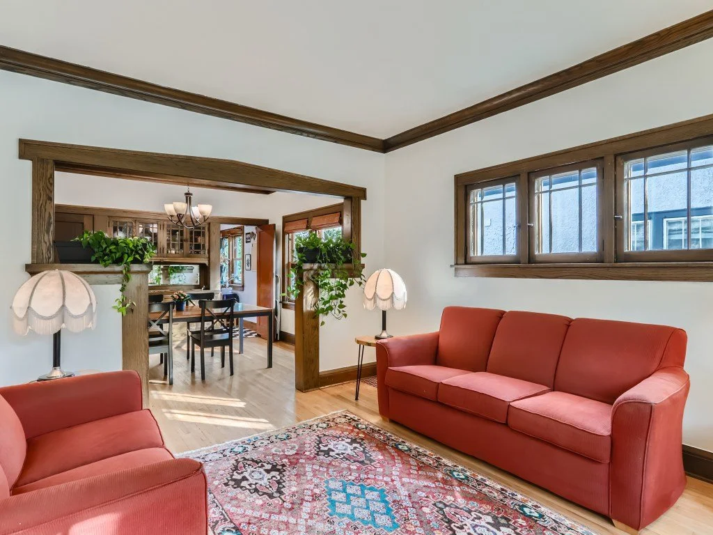 08 Living Room.jpg