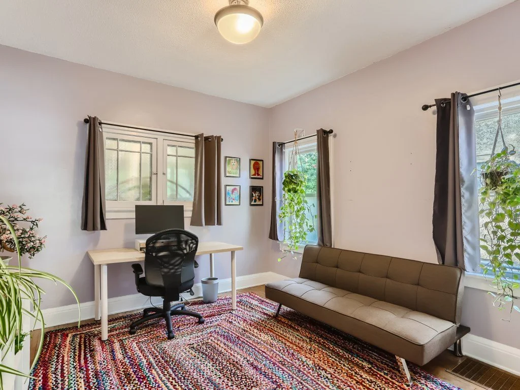 17 Bedroom.jpg