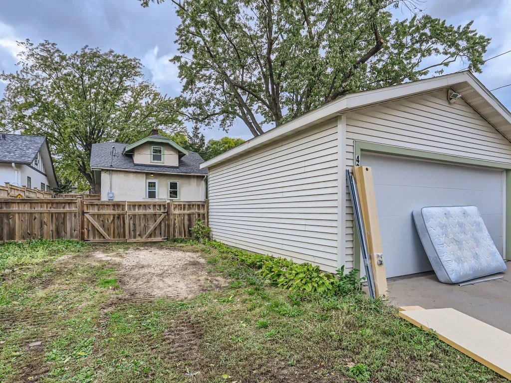 39 Garage Exterior.jpg