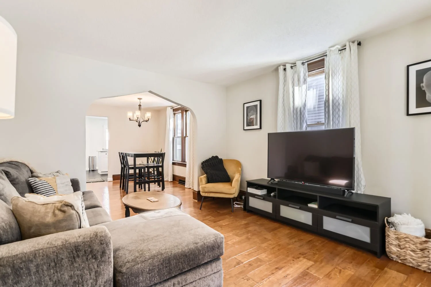 1307 Pierce st ne - Web Quality - 005 - 09 Living Room.jpg