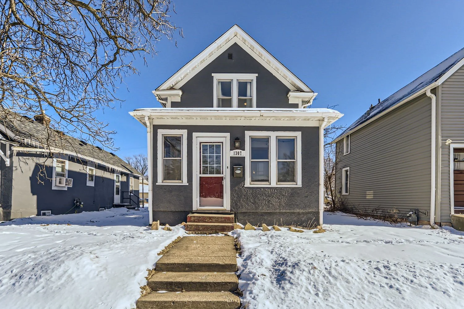 1307 Pierce st ne - Web Quality - 001 - 01 Exterior Front.jpg