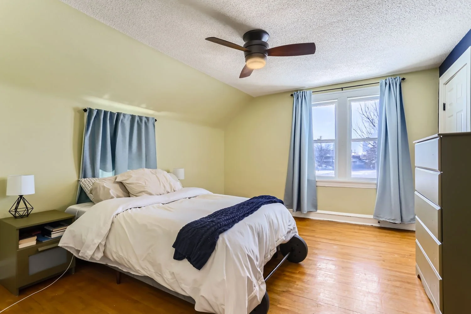 1307 Pierce st ne - Web Quality - 014 - 19 2nd Floor Primary Bedroom.jpg