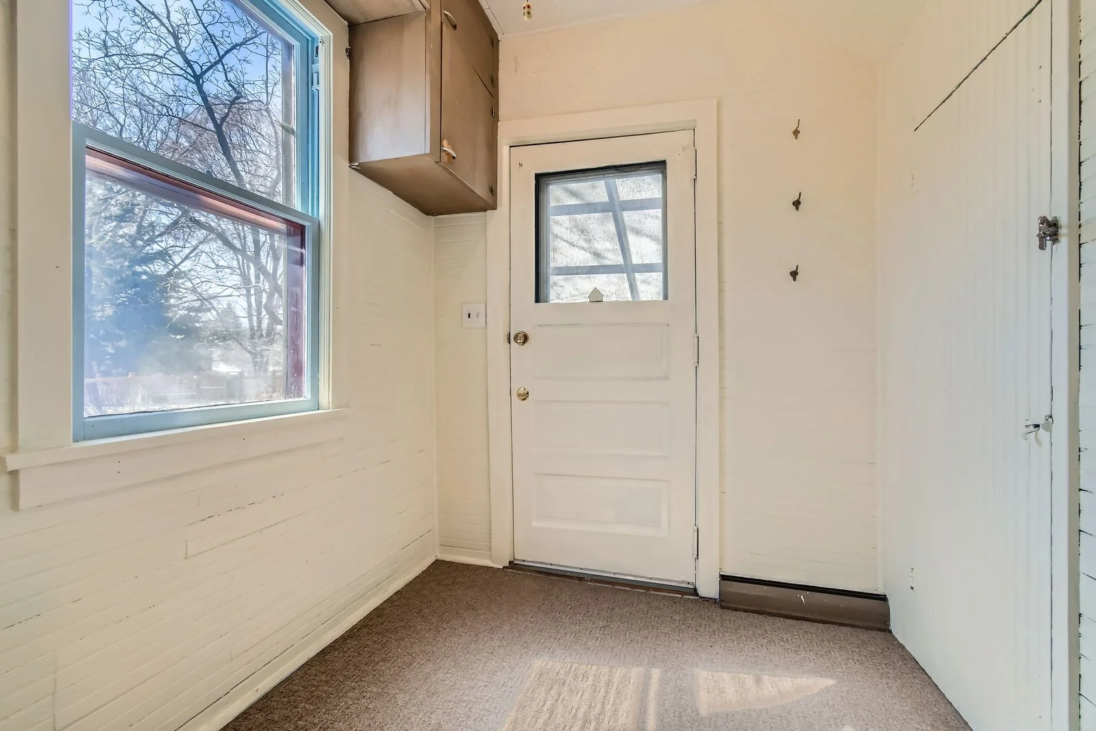 1614 3rd st. ne - Web Quality - 006 - 07 Main Floor.jpg