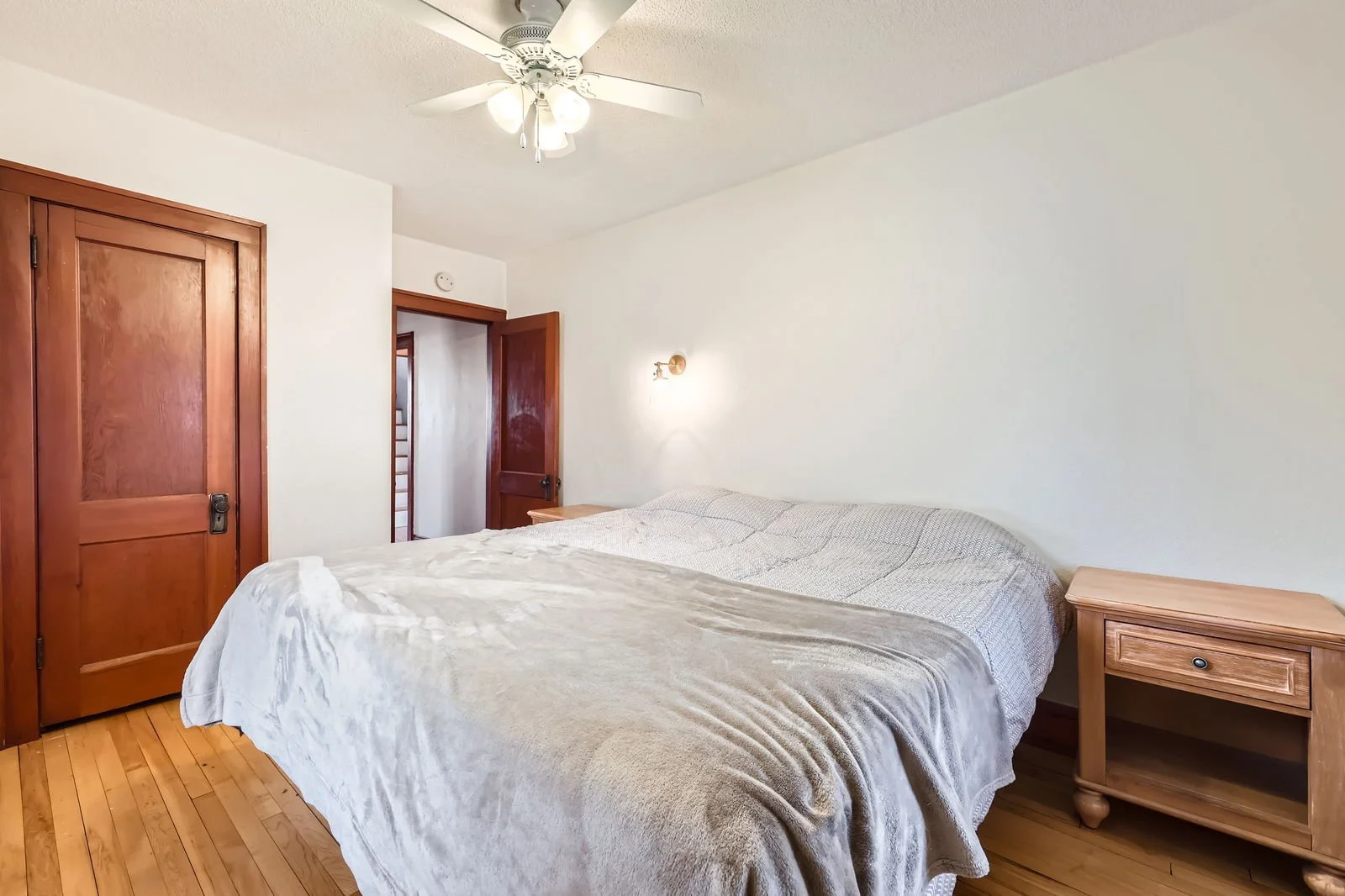 2223 Cleveland st ne - Web Quality - 014 - 21 Bedroom.jpg