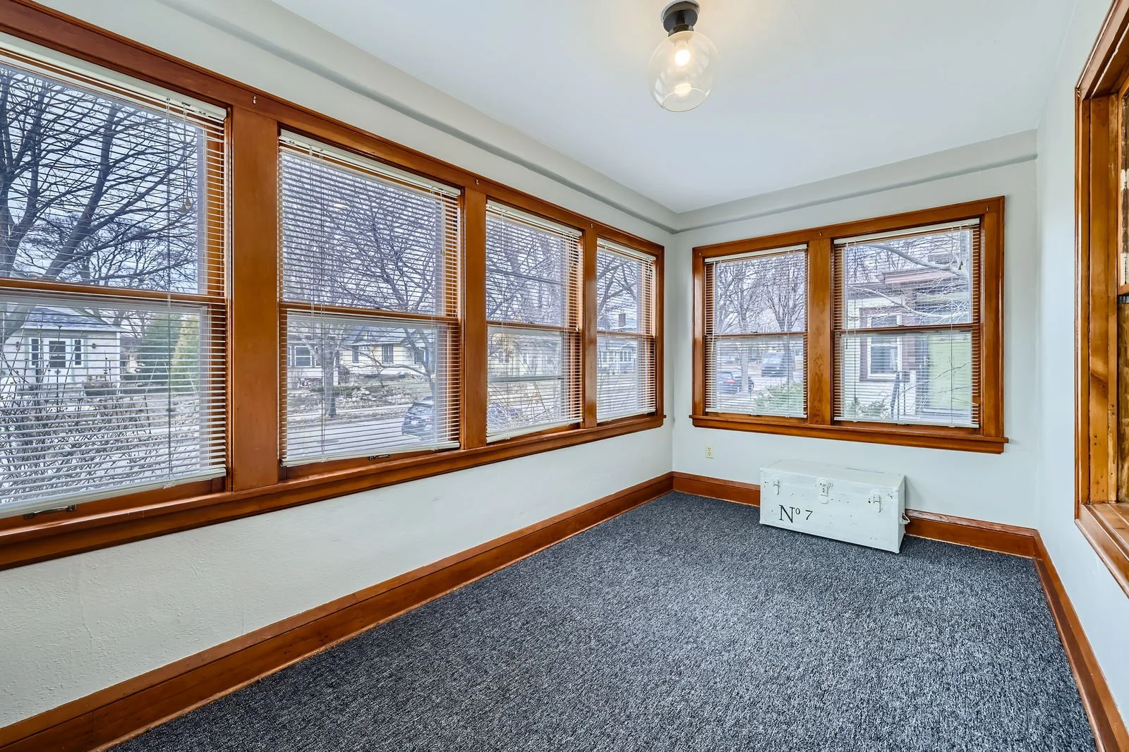2223 Cleveland st ne - Web Quality - 024 - 32 Sunroom.jpg