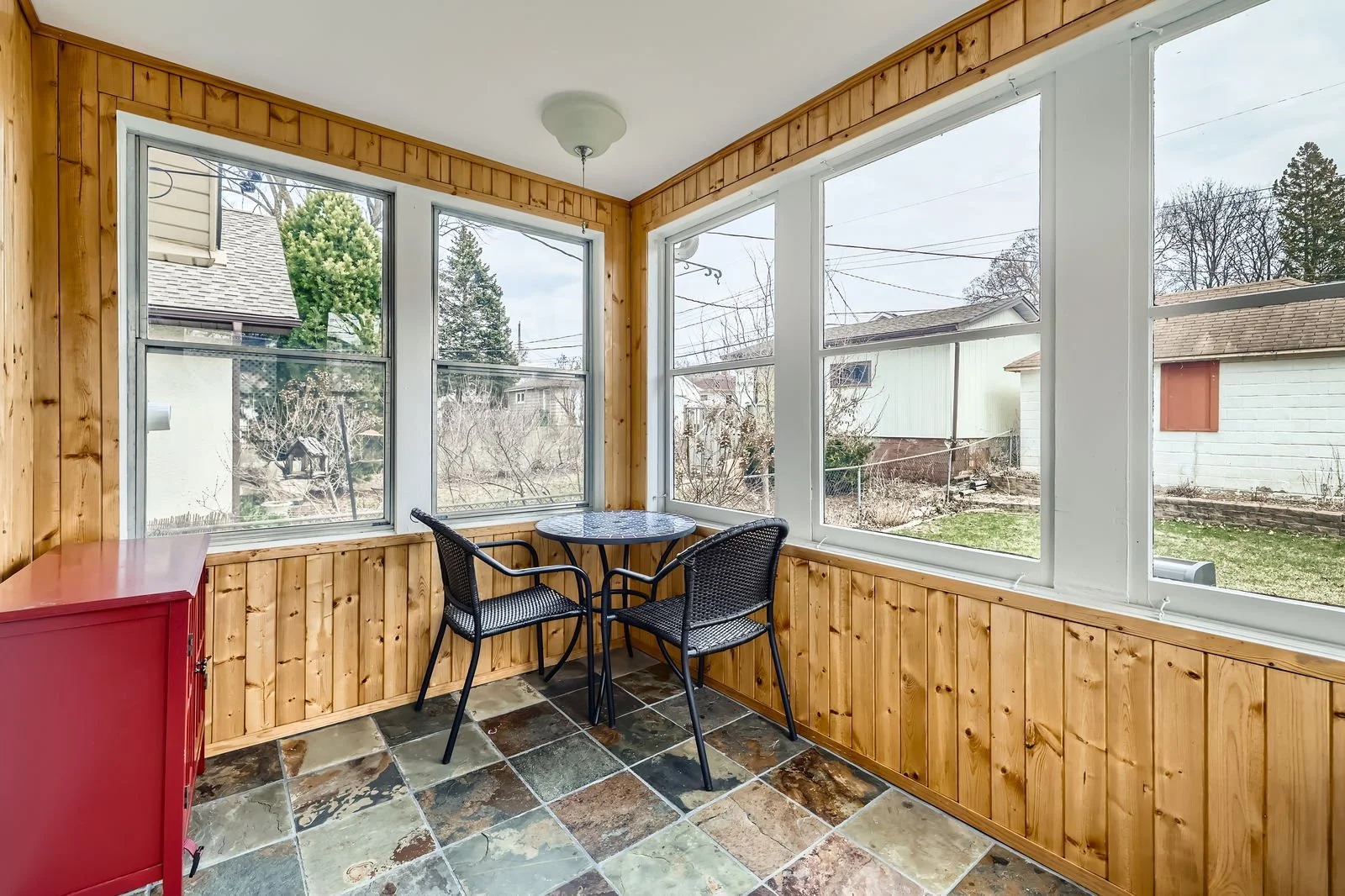 2223 Cleveland st ne - Web Quality - 025 - 33 Mudroom.jpg