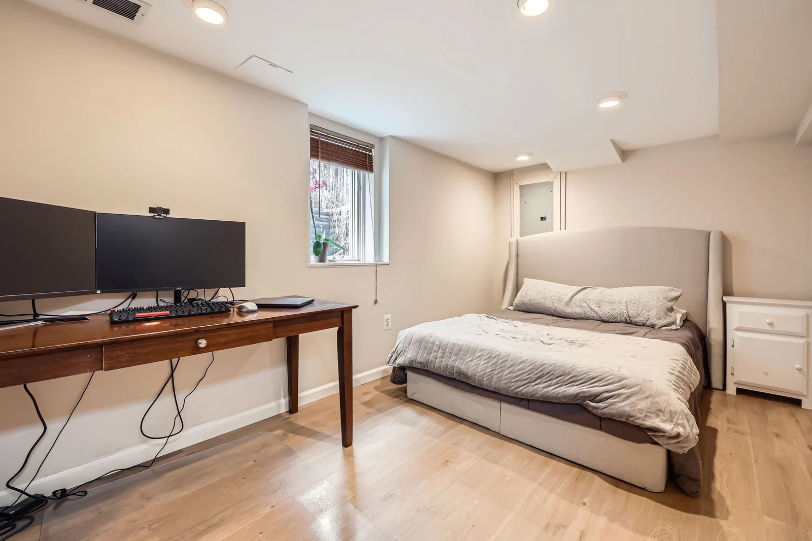 2223 Cleveland st ne - Web Quality - 021 - 29 Lower Level Bedroom.jpg