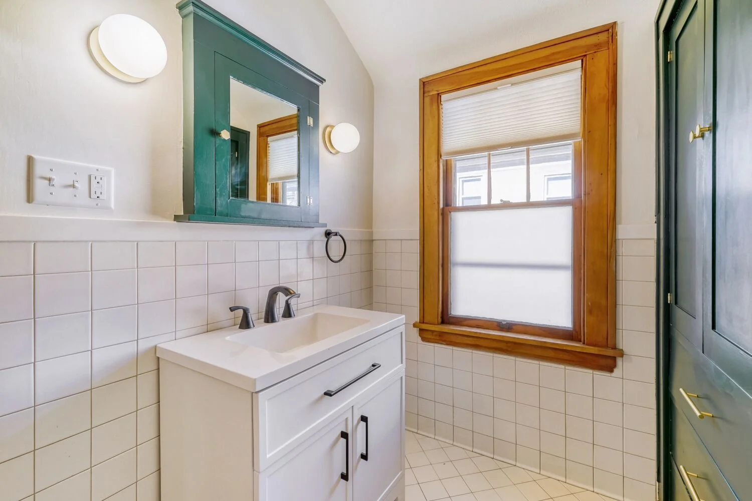 2551 lincoln St NE - Bathroom Vanity.jpg