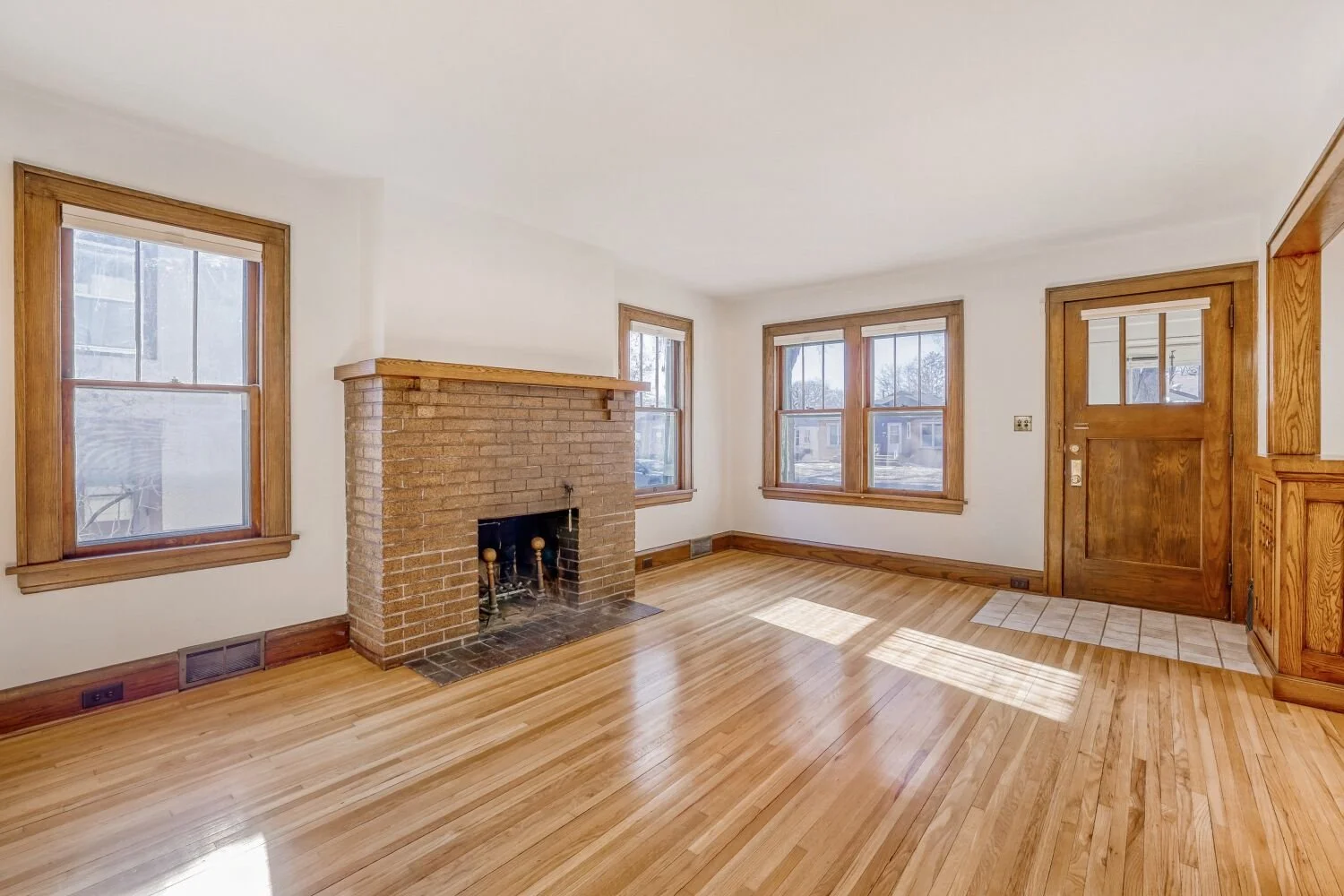 2551 lincoln St NE - Living Room Entry.jpg