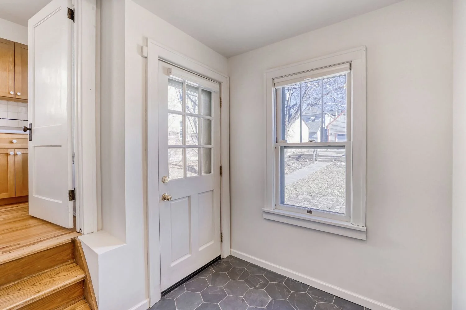 2551 lincoln St NE - Mud Room.jpg