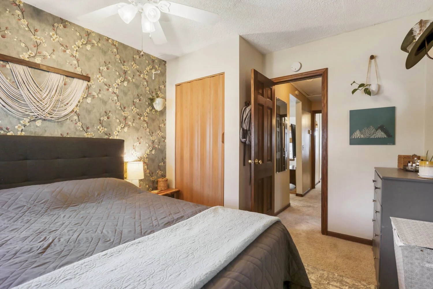 2839 NE Garfield St - Web Quality - 018 - 18 Primary Bedroom.jpg