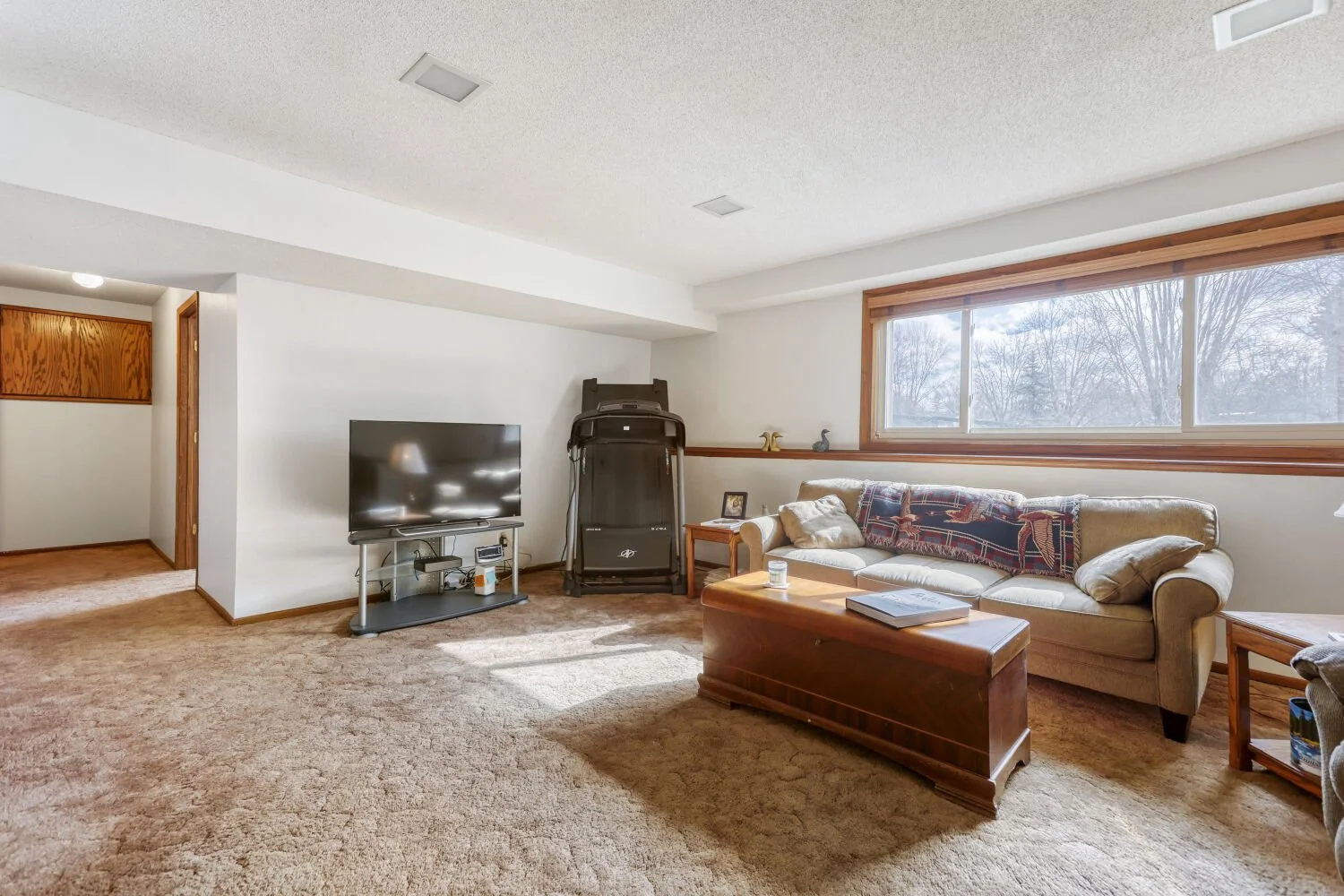 12121 Jefferson st ne - Web Quality - 008 - 08 Living Room.jpg