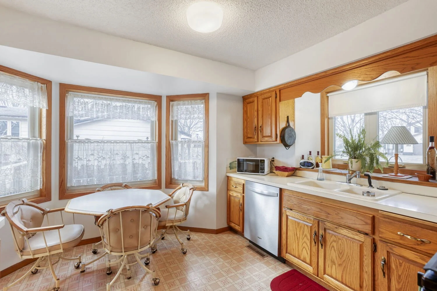 12121 Jefferson st ne - Web Quality - 012 - 12 Breakfast Area.jpg