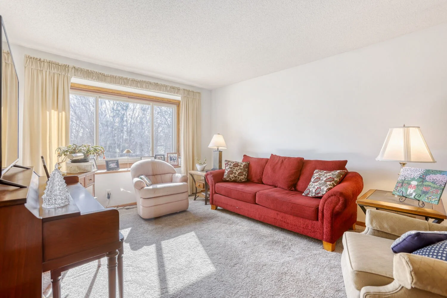 12121 Jefferson st ne - Web Quality - 005 - 05 Living Room.jpg