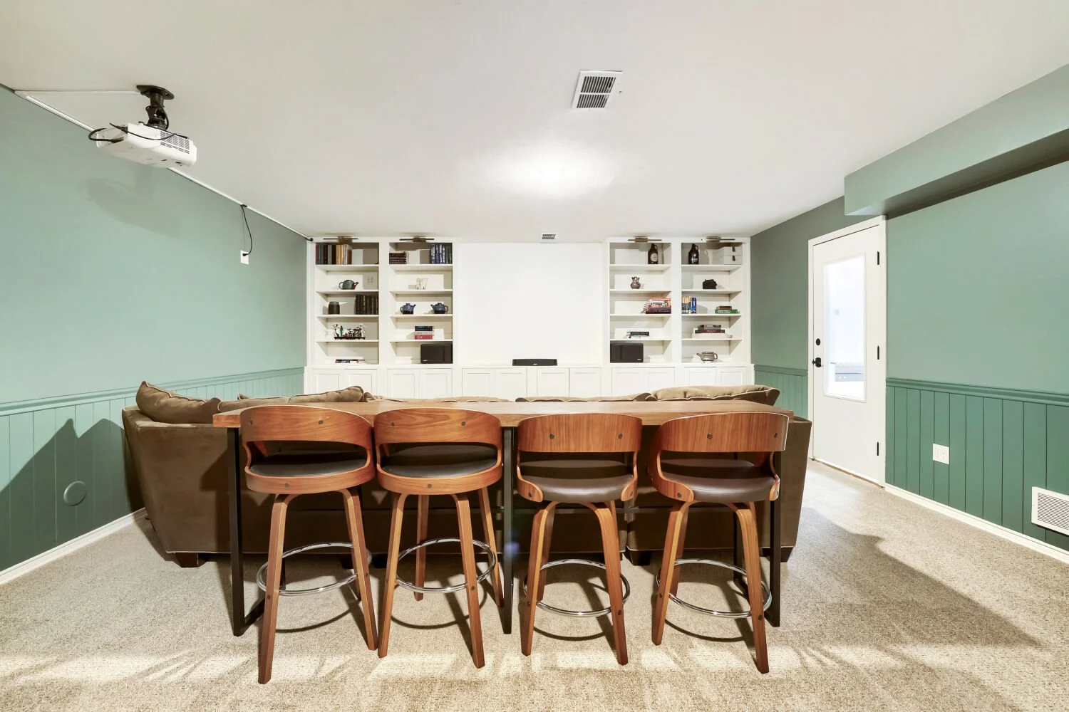 1715 Lincoln St. NE - Web Quality - 016 - 16 Family Room.jpg