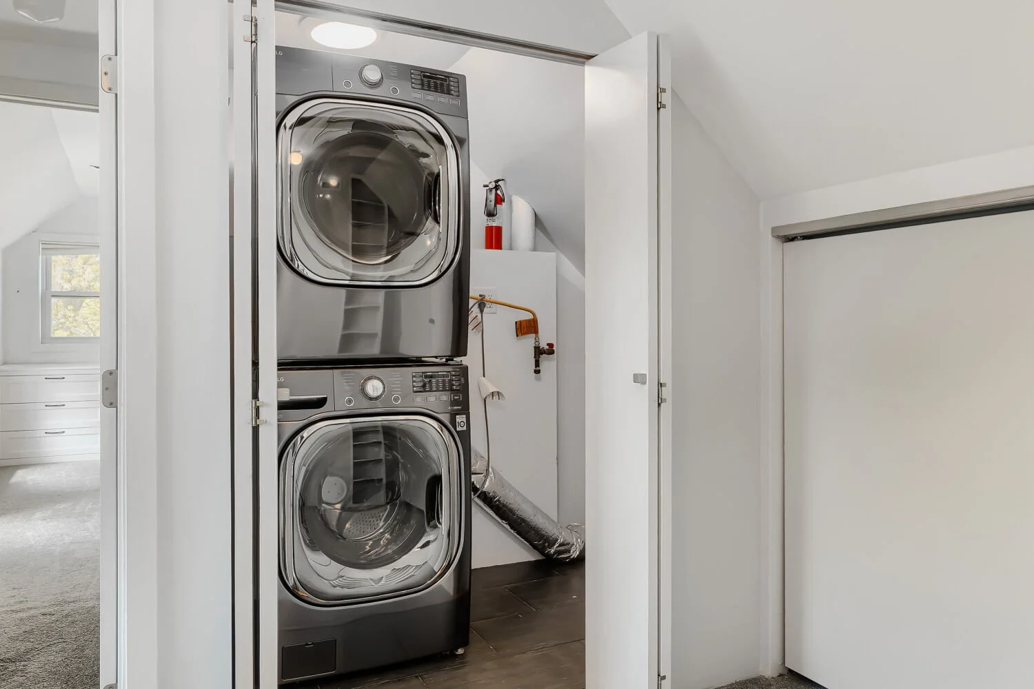 1310 Washington St NE - Web Quality - 024 - 24 Laundry Room.jpg