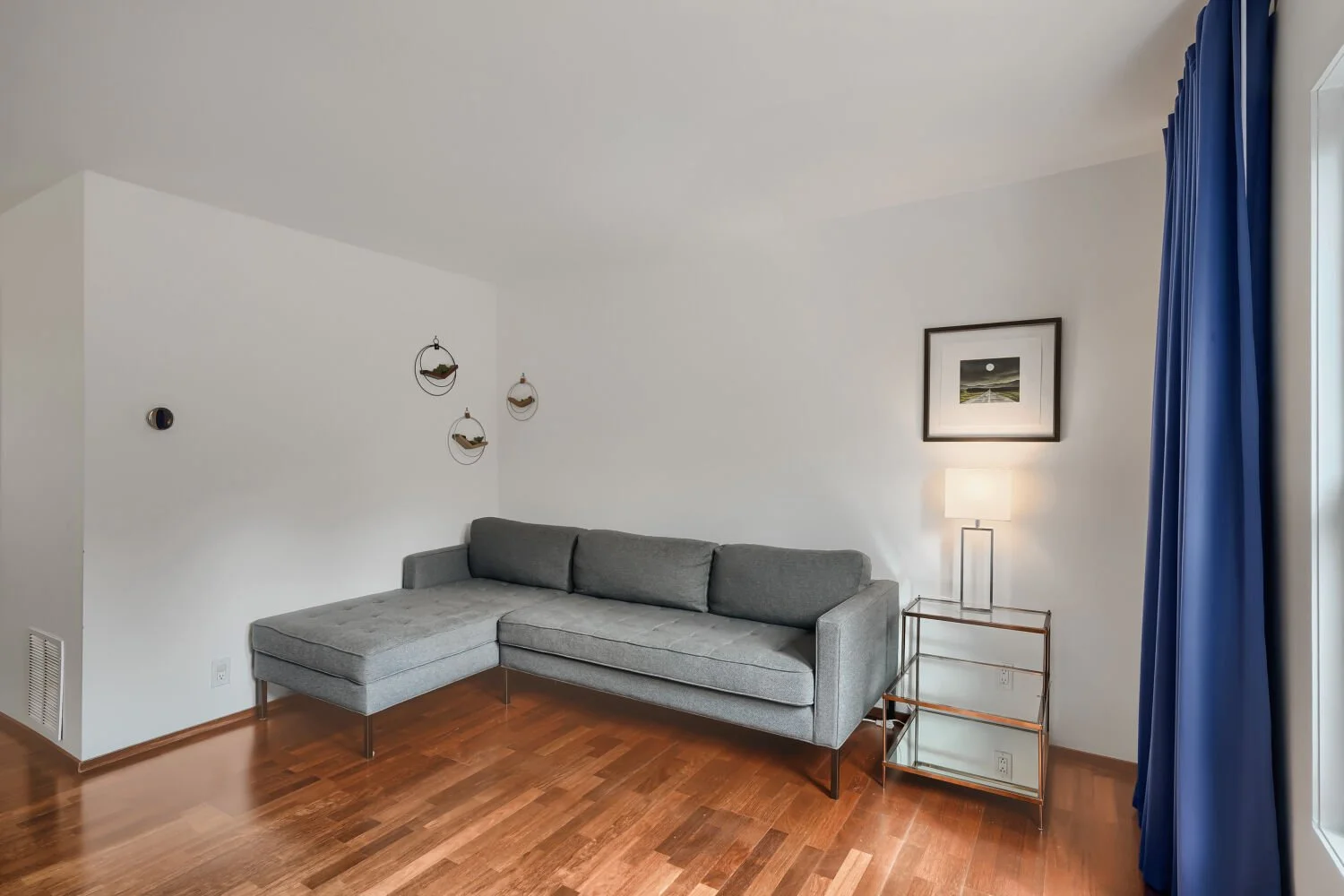 1310 Washington St NE - Web Quality - 008 - 08 Living Room.jpg