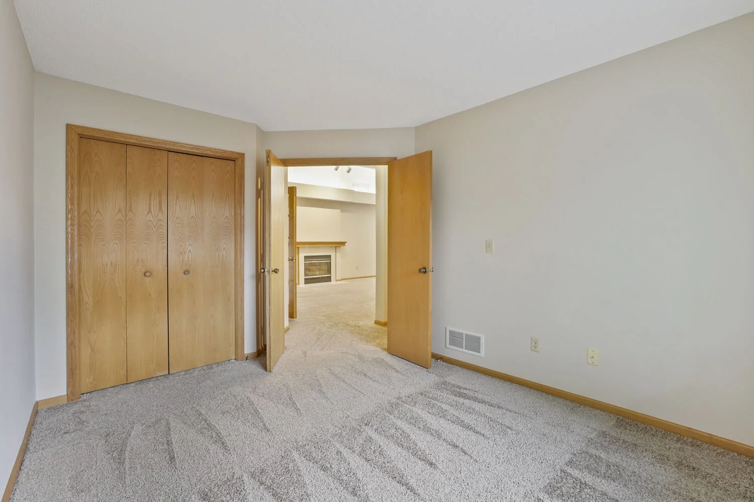 539 Lovell Ave W - Web Quality - 024 - 24 Bedroom.jpg