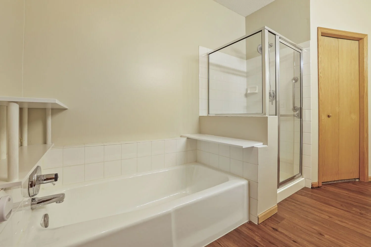 539 Lovell Ave W - Web Quality - 023 - 23 Primary Bathroom.jpg