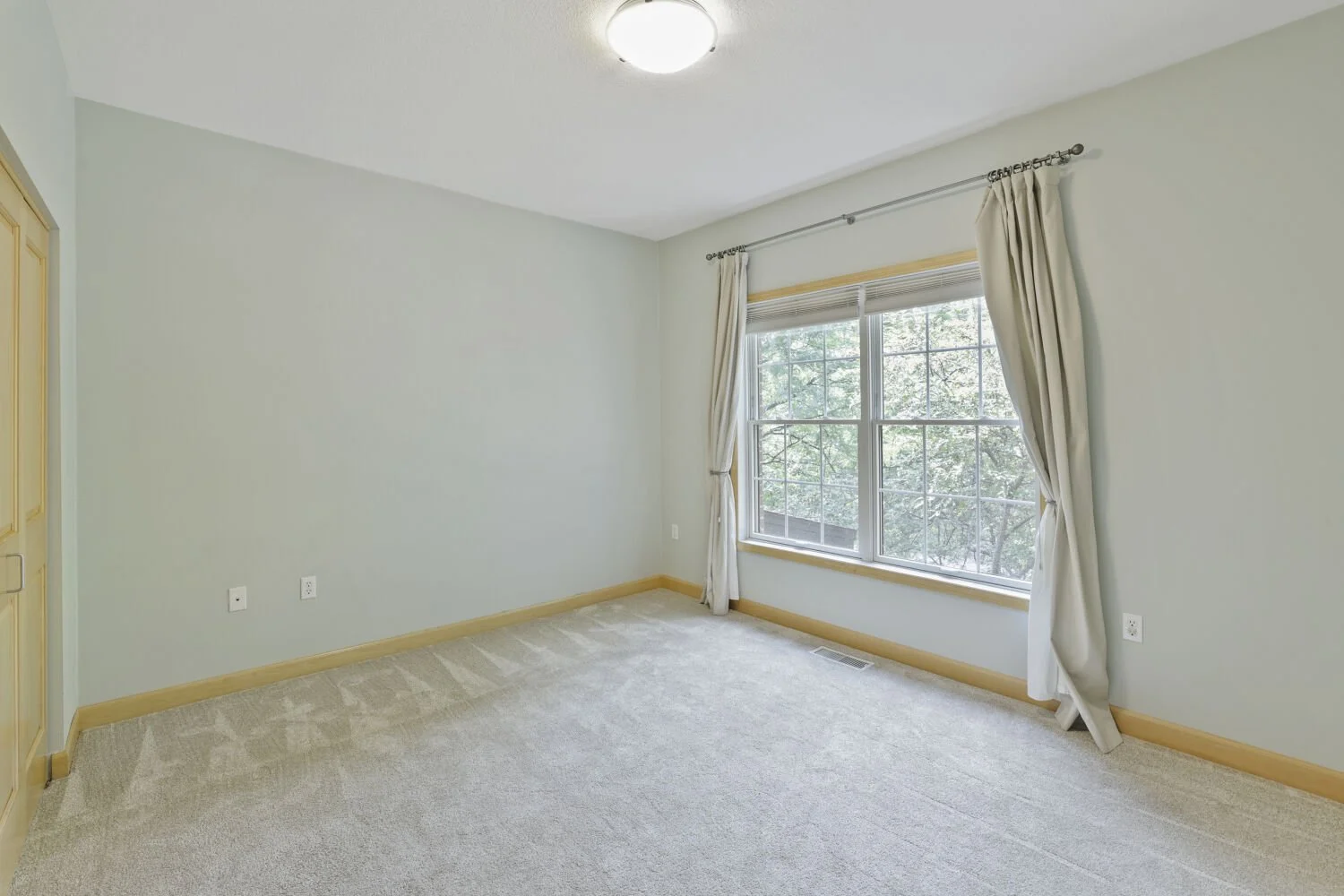 811 Thornton St SE - Web Quality - 026 - 22 Bedroom.jpg