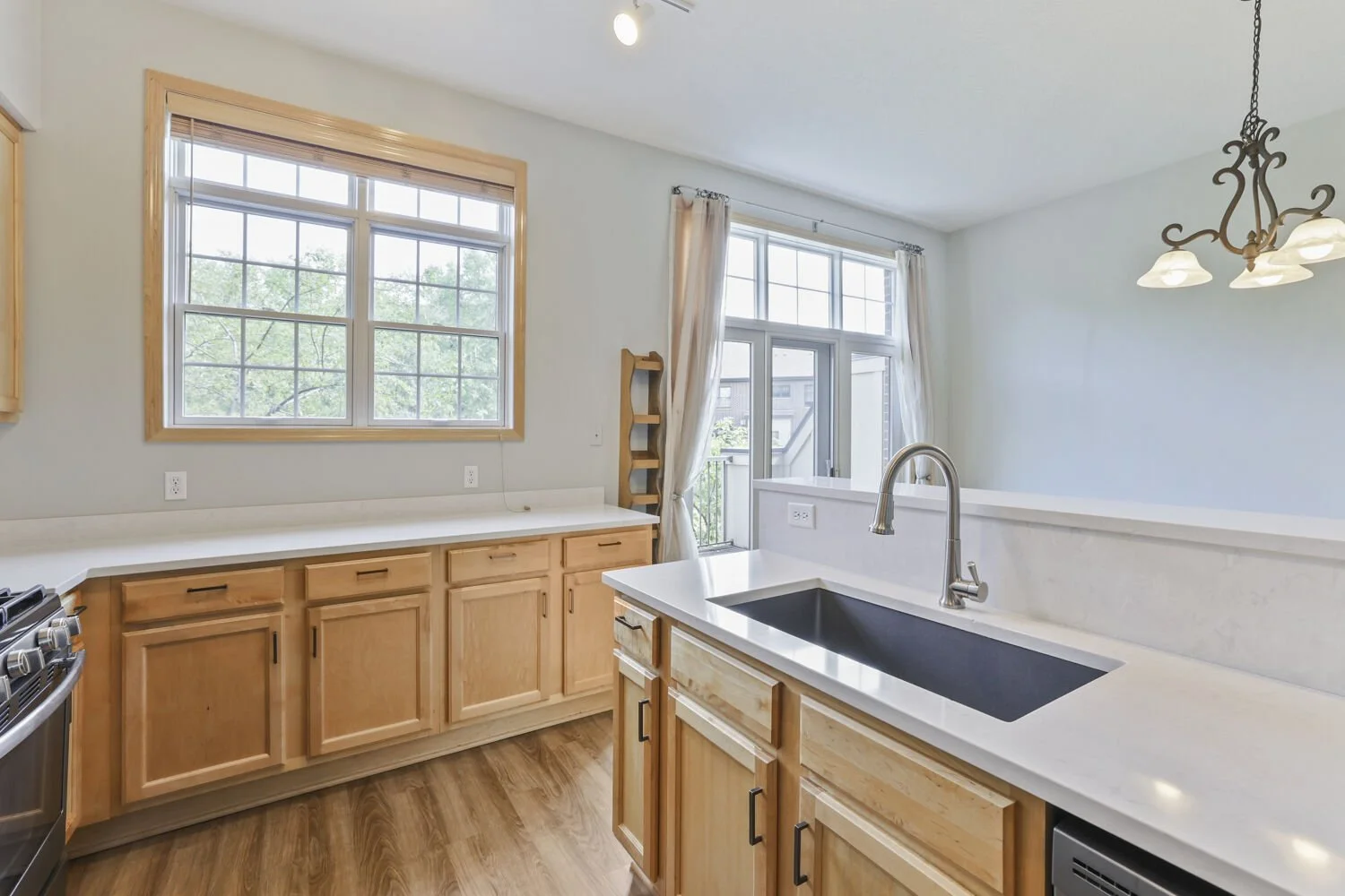 811 Thornton St SE - Web Quality - 015 - 11 Kitchen.jpg