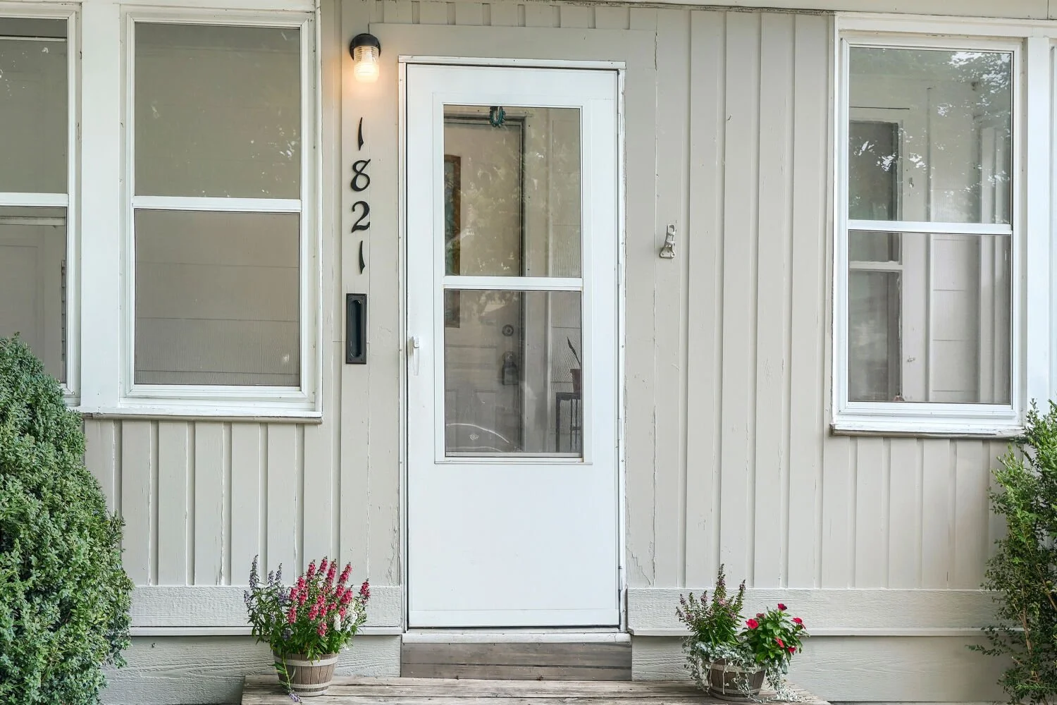 1821 Fillmore St NE - Web Quality - 004 - 04 Exterior Front.jpg