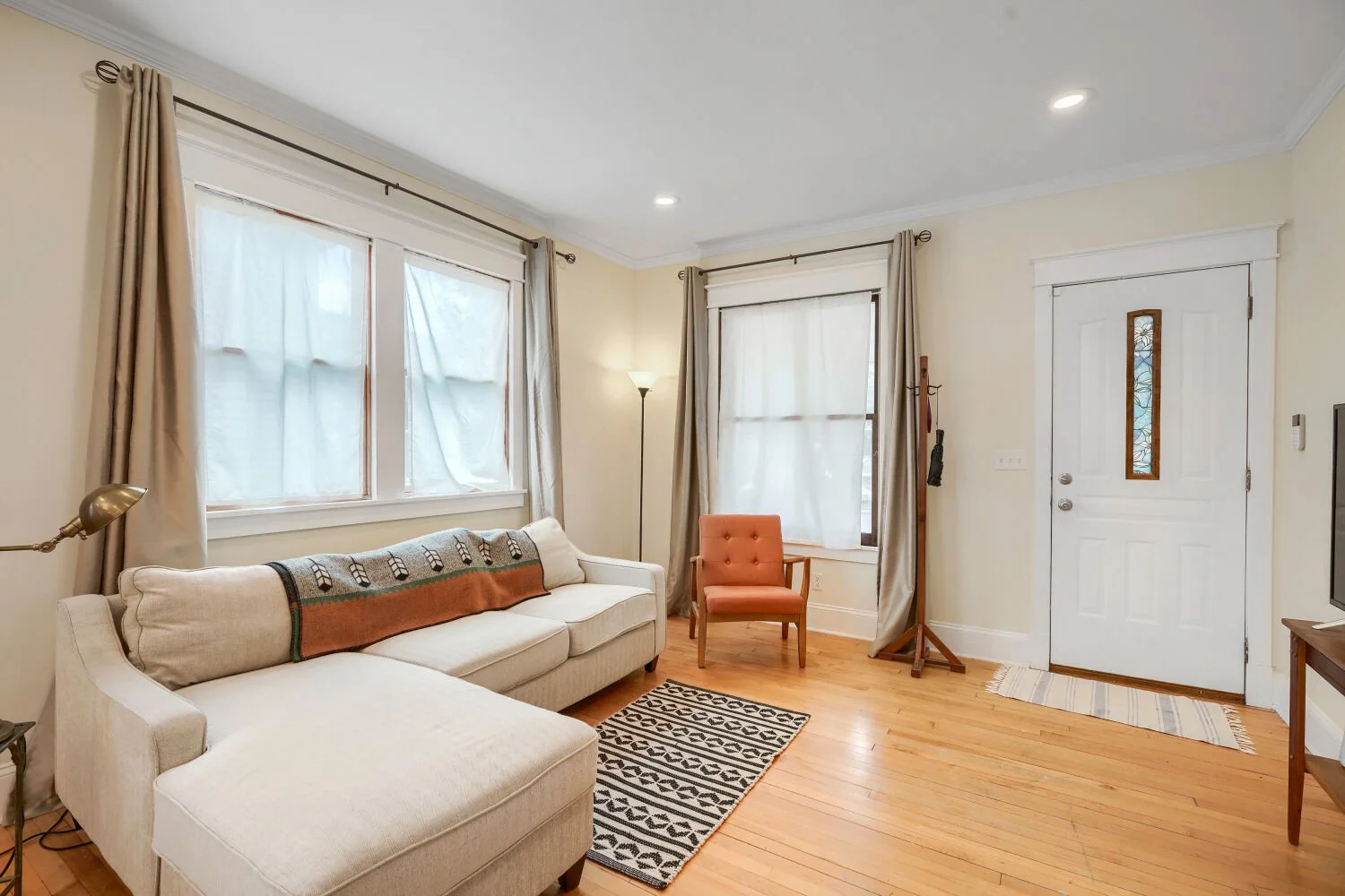 1821 Fillmore St NE - Web Quality - 007 - 07 Living Room.jpg