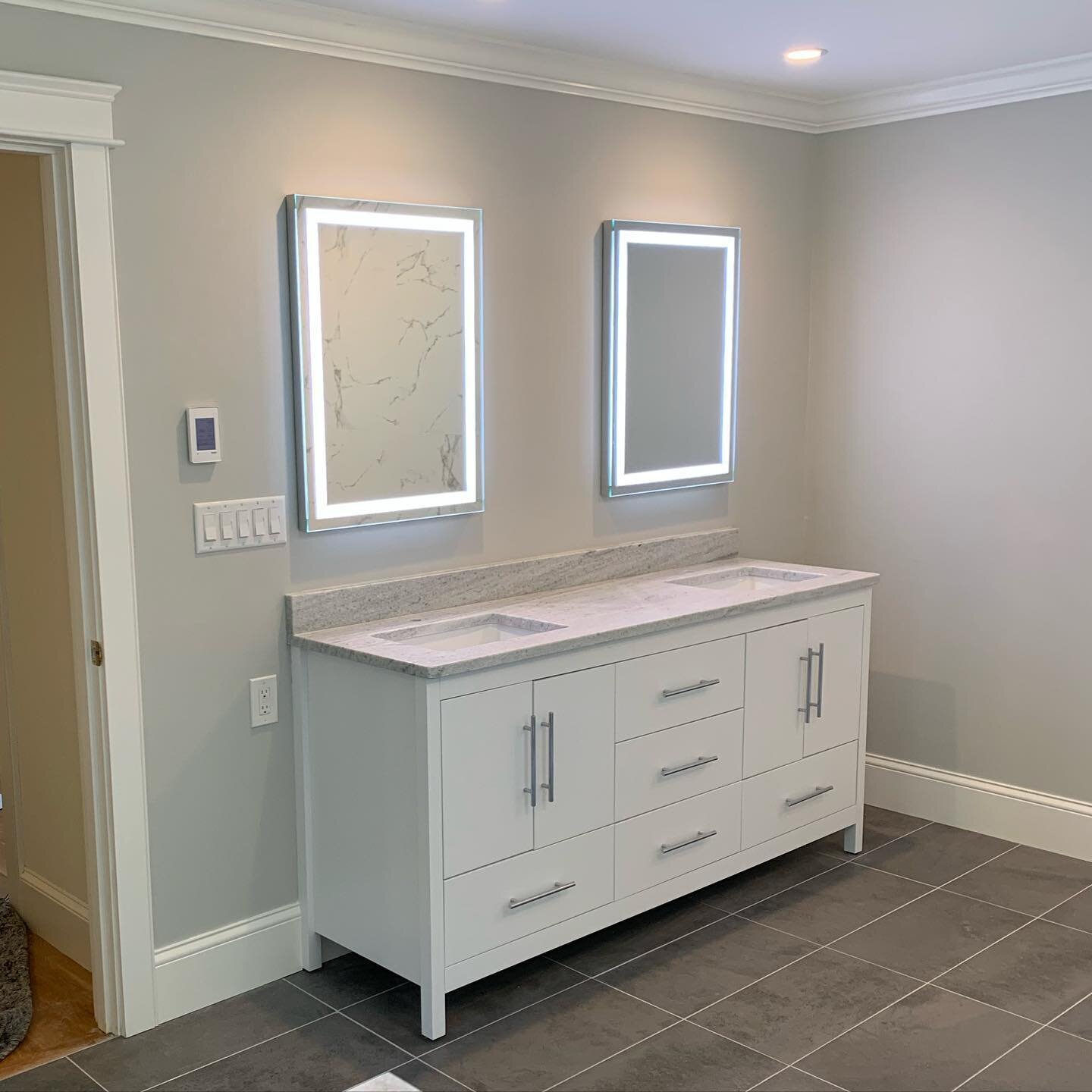 Bath reno 🛀 

#kmfgroupllc #electrician #electrical #bathroomdesign #bathreno #lighting #lightedmirror #recessedlighting #crystal #chandelier #floorheat #electricfloorheating #schlutersystems #ditraheat #massachusetts #capecod