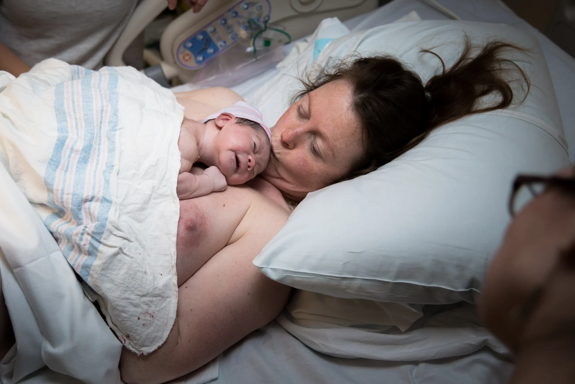 2018CapturedbyGwenSchroederBirthPhoto2.jpg