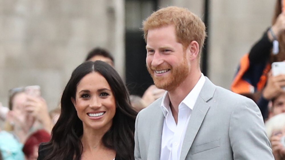 What The Emoji Prince Harry Texts To Meghan Markle Says About Their Love, According To A Relationship Expert 