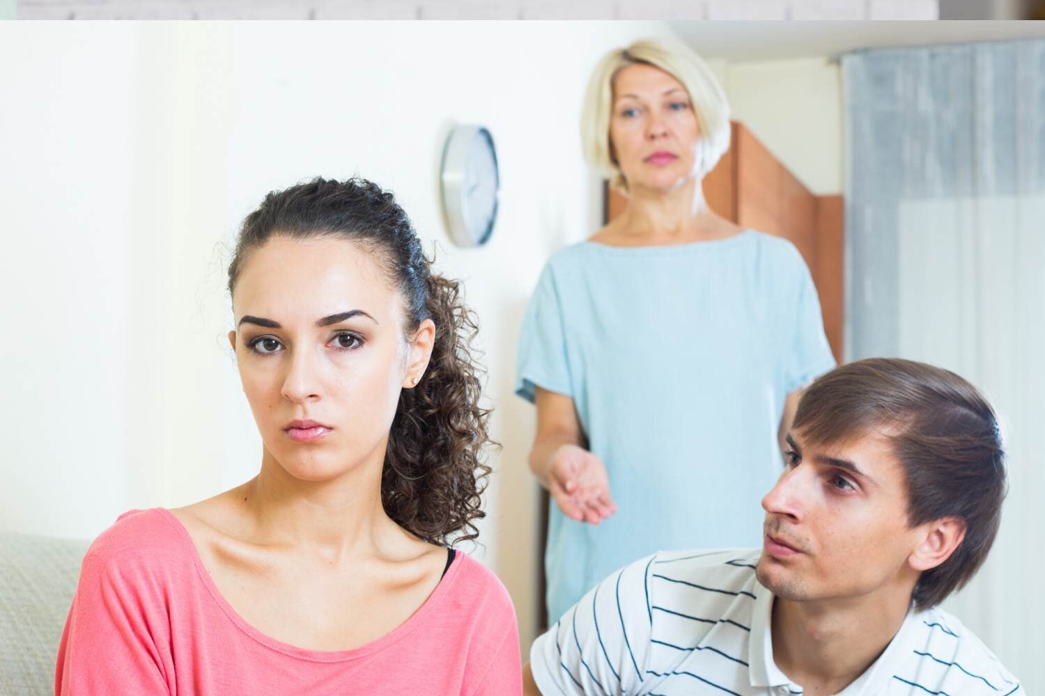 30+ Signs You Have a Toxic Mother-in-Law &amp; How to Deal With Her