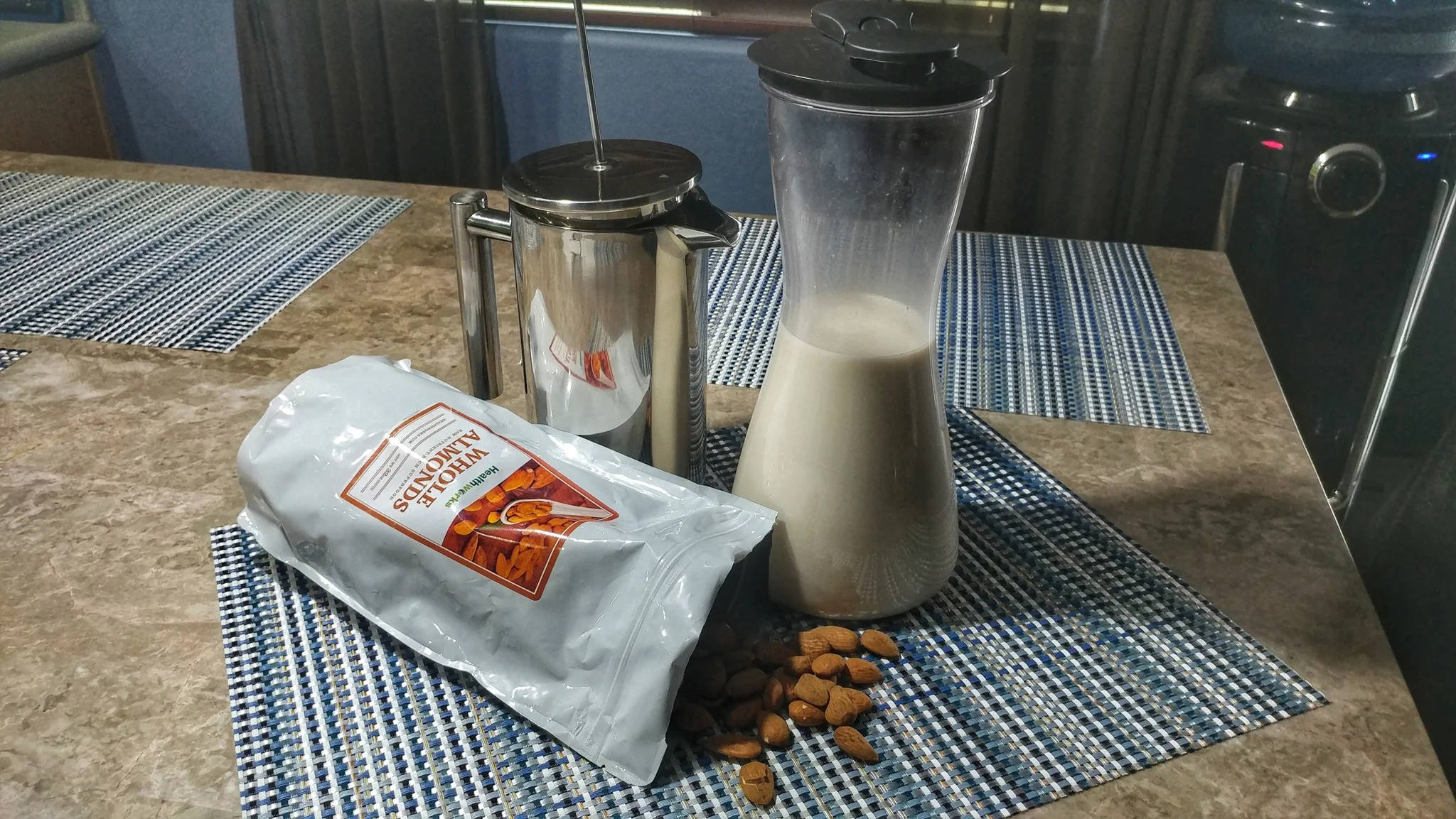 almondmilk01.jpg
