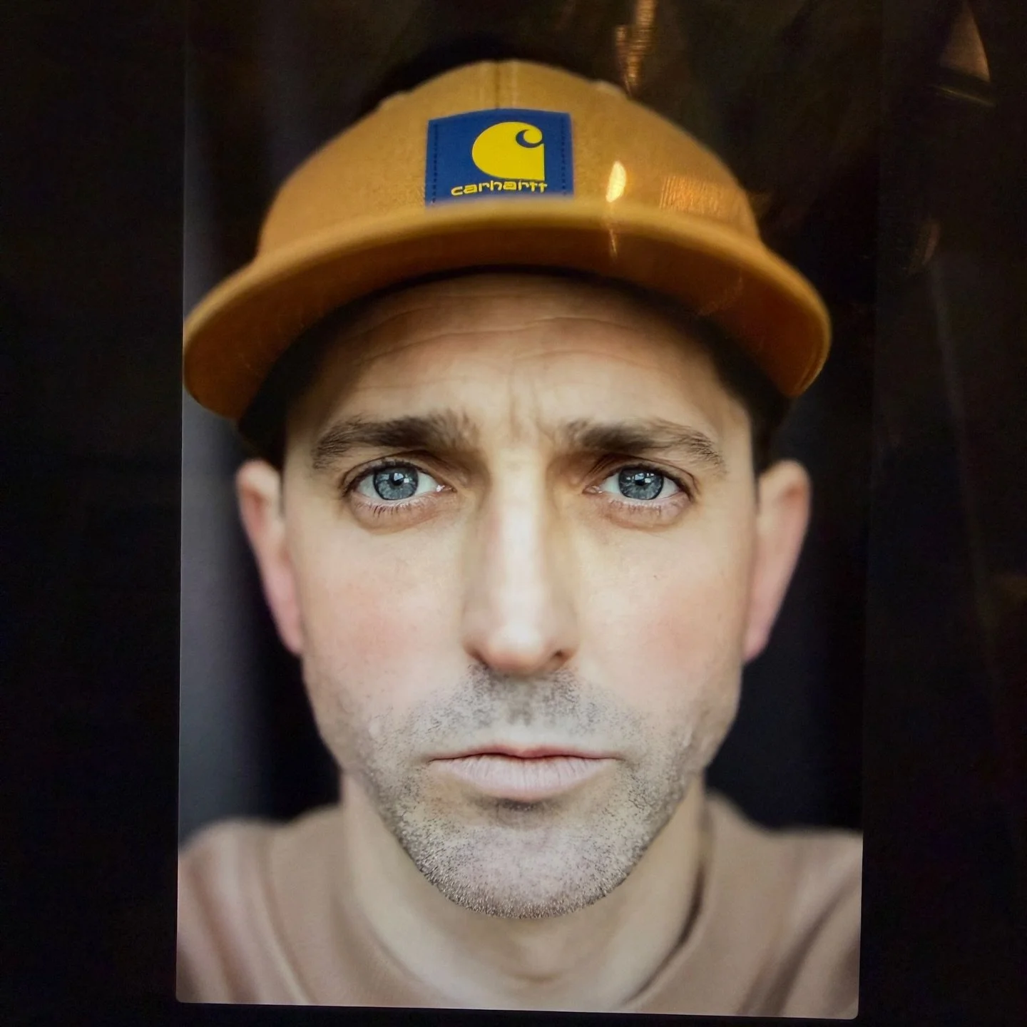 Hey look, this is my face. A selfie taken while shooting some actor headshots for a mate of mine. I look a little moody but this is my resting face I suppose. 

To all of you planning to attend the show case at @kingschapeloldamersham on Sunday you&r