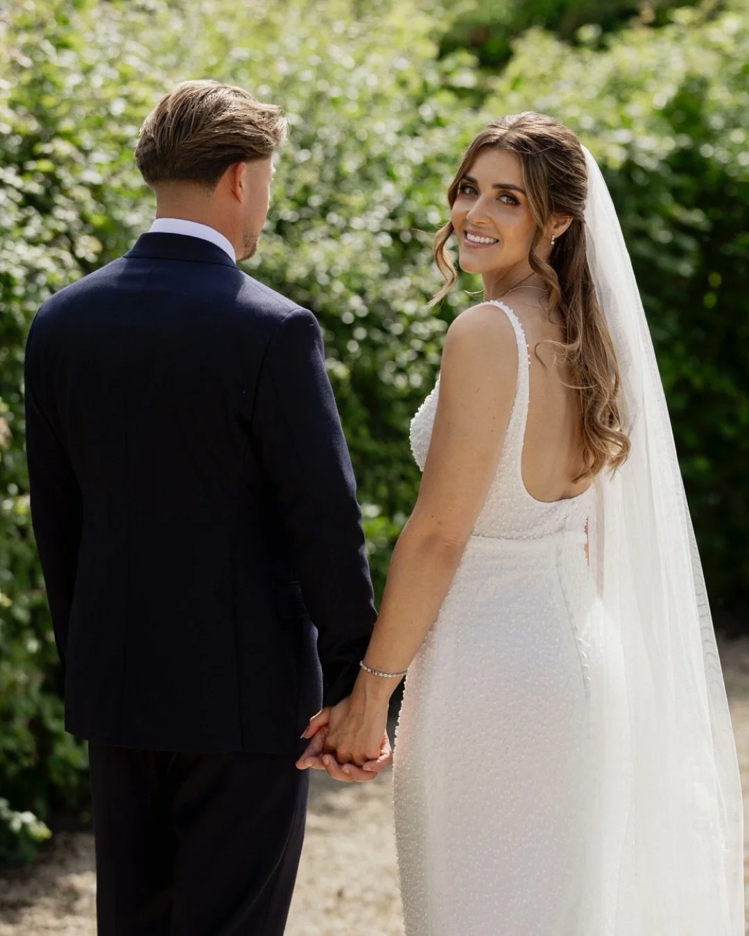 When the wedding party understands the assignment. This bridal squad brought the hype, heart, and nonstop good vibes. A photographer&rsquo;s dream.

@rackleysbarn 
@hollyamberlay 
@jack14lay 

#weddingsquad #bridesmaids #groomsmen #bridal #teambride