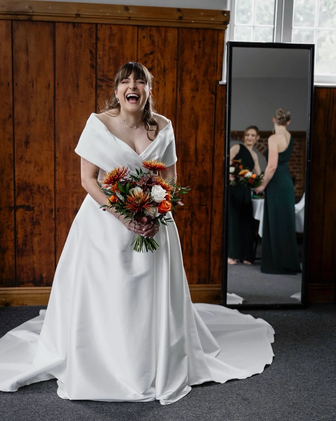Warning: bride may cause excessive smiling. 

@kingschapeloldamersham 
@katienoon 

#happybride #happywedding #weddingday #buckinghamshireweddingphotographer #weddingphotography