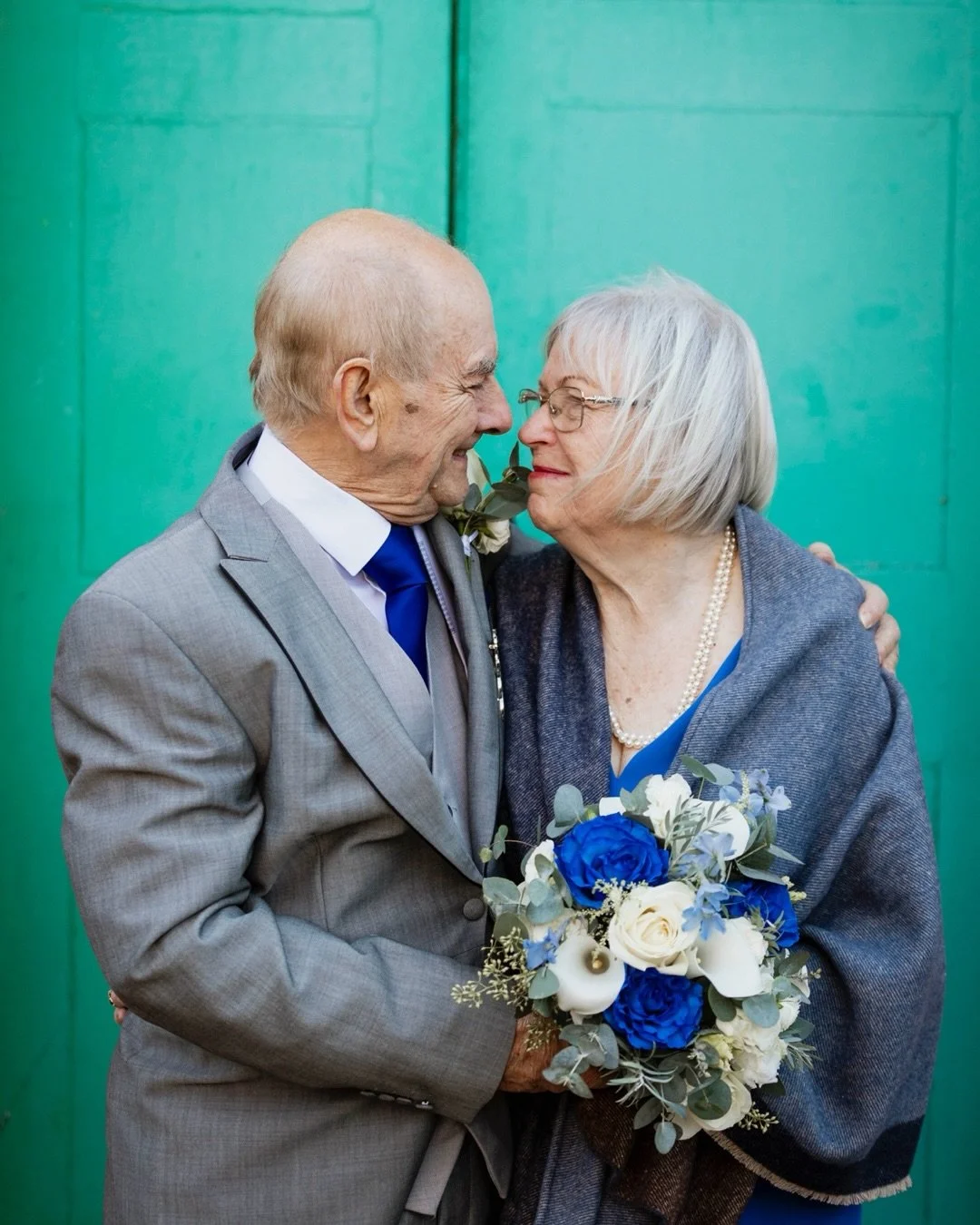 These two proved that love has no timeline. Just a beautiful reminder that it&rsquo;s never too late for new beginnings!
David and Anita this day was special. If you&rsquo;ve ever wondered what it&rsquo;s like to covered by confetti by all 30 of your