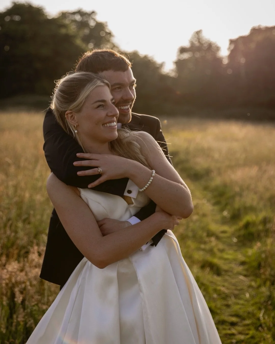 Here are a selection of shots showing off some of my fav spots from around the Kings Chapel in old Amersham. 

@kingschapeloldamersham 
@tasmason 
@sausage_bagel 

#buckinghamshireweddingphotographer #weddingphotoinspiration #naturalweddingphotograph