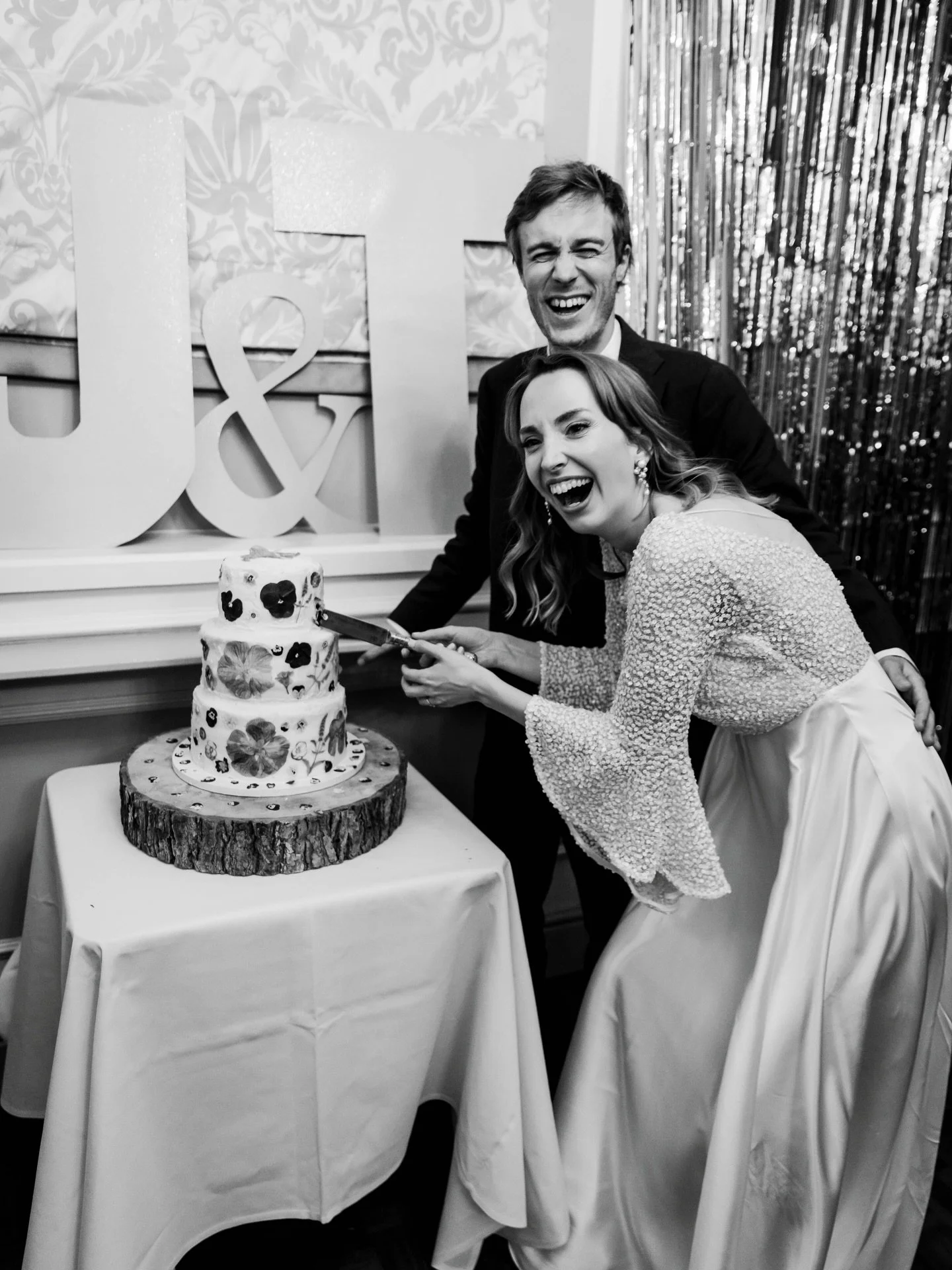 Couple of black and whites from the Kings chapel! 🩶

@kingschapeloldamersham