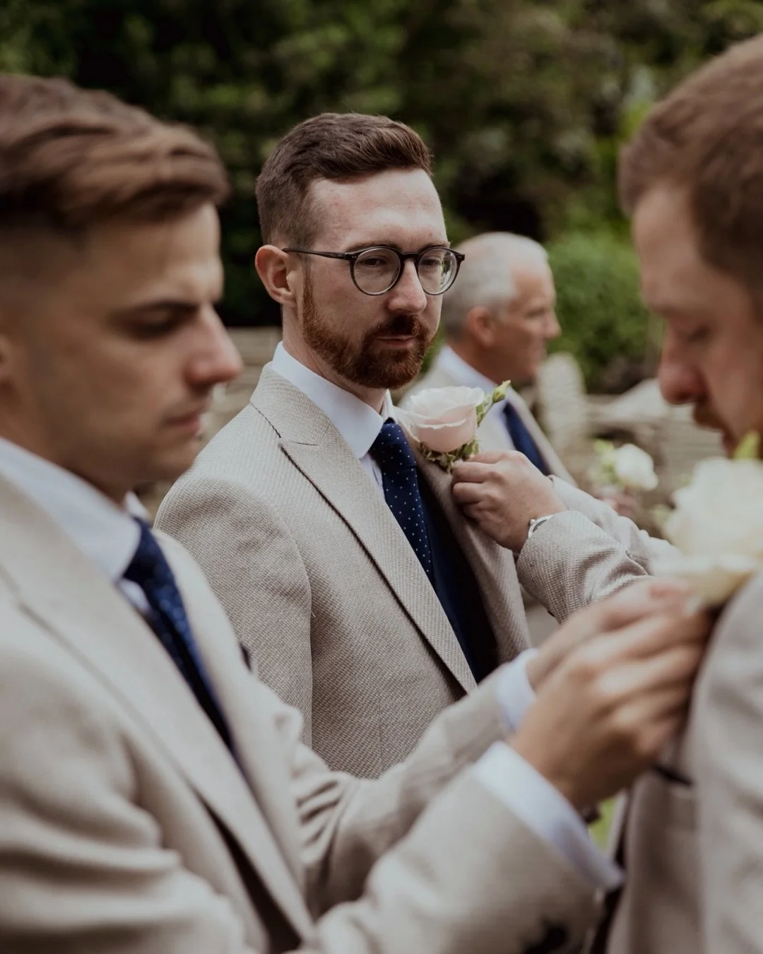 Groom prep
Bridal prep
Dutch courage 

I love the energy in the morning before a wedding. 

@kingschapeloldamersham 
@siansinclair_ 
@lasinclairio 

#bridalprep #groomprep #kingschapel #buckinghamshireweddingphotographer #weddingphotographers