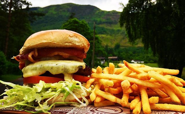 Say G'day to the 5 'O' with an all beef patty, jack cheese, bacon and pineapple, wash away the rainy day blues and dream of those Surf Dayz