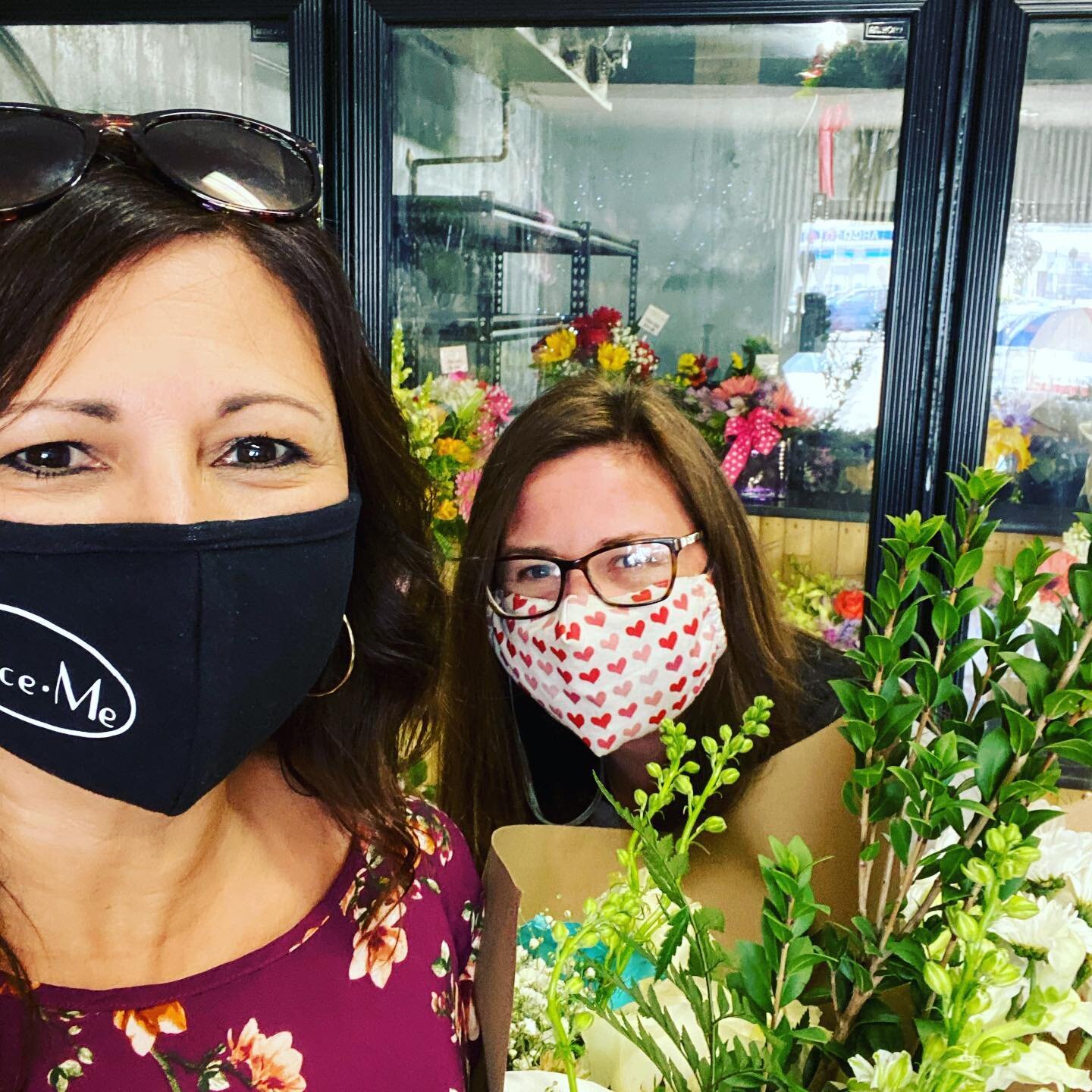 Shout out to this fabulous florist!  She opens her doors to my customers for drop offs and allows me to use her space.  Thank you Dana for your generous heart and beautiful flower shop where I get to come hang out with you.  @thedizzydaisyflowershop 