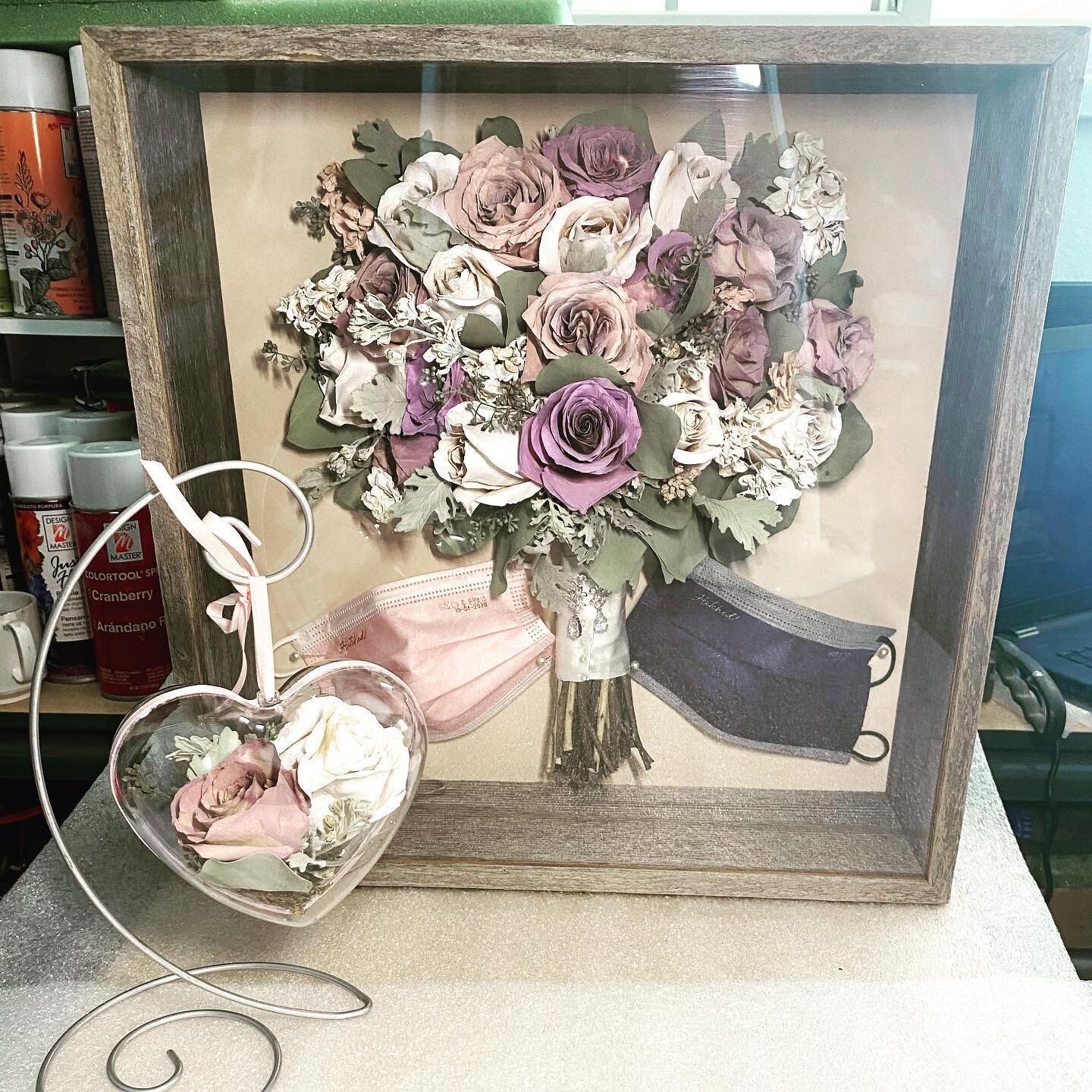 This rustic custom made box from Etsy turned out nice.  Even though it&rsquo;s made with used scrap wood and cheap plastic &hellip; it&rsquo;s exactly what my customer wanted.  She loved it and the ornament I made with the extra roses from her bouque